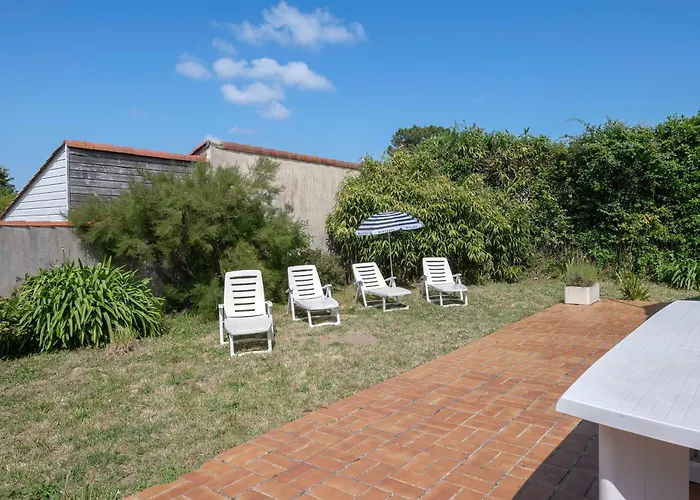 600 M De La Plage, Maison Pour 4 Adultes 2 Enfants *